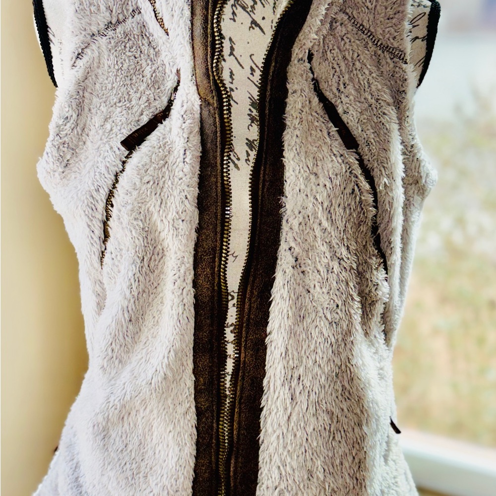 KÜHL Fleece Vest Off White Brown Genuine Leather Trim Fitted